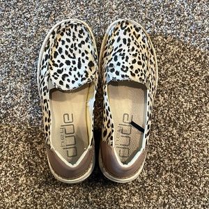 SLIP ON LEOPARD PRINT HEY DUDES